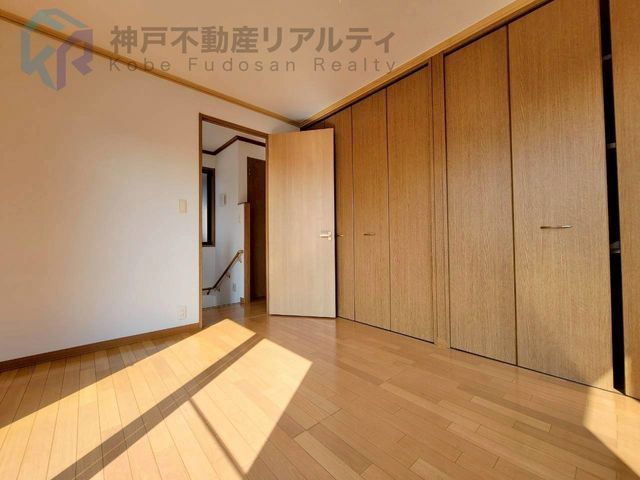 Renovated 3SLDK House on Corner Lot in Kobe's Maikozaka - Thumbnail 3