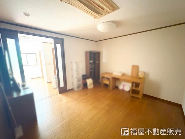 6-Bedroom Detached House for Sale in Hirakata, Osaka - Thumbnail 4