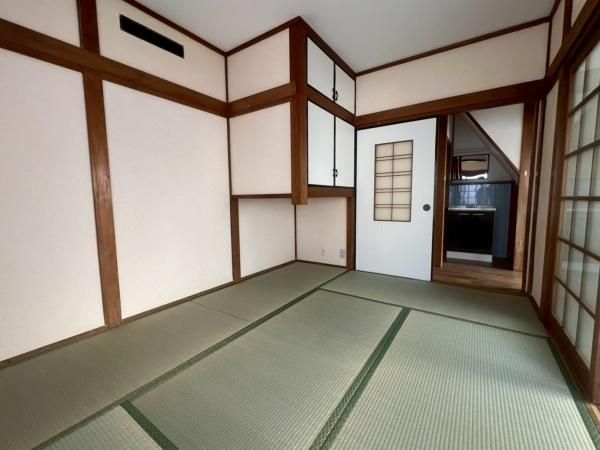Renovated 3DK Wooden House for Sale in Moriguchi, Osaka - Thumbnail 4