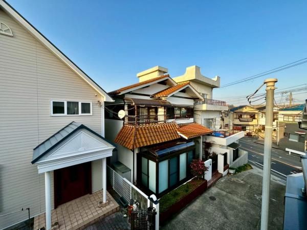 Renovated 4LDK House for Sale in Tarumi Ward, Kobe - Thumbnail 2