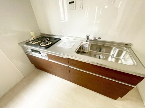 2LDK Wooden House for Sale in Ikuno Ward, Osaka - Thumbnail 3