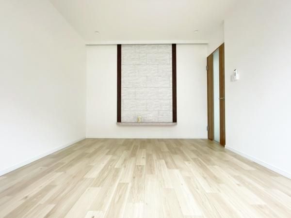 2LDK Wooden House for Sale in Ikuno Ward, Osaka - Thumbnail 2