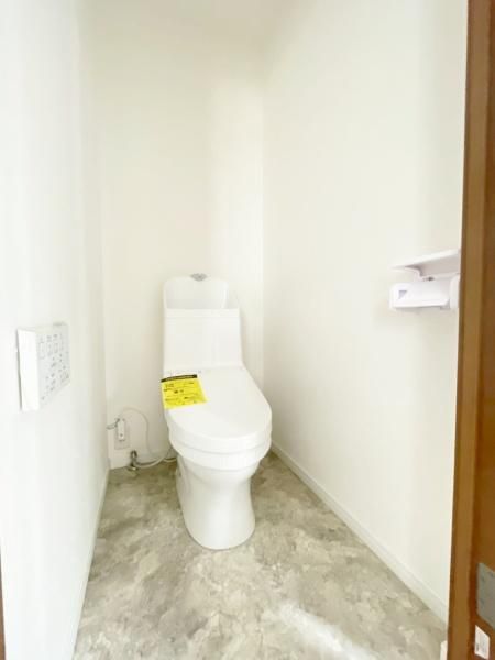 2LDK Wooden House for Sale in Ikuno Ward, Osaka - Thumbnail 4
