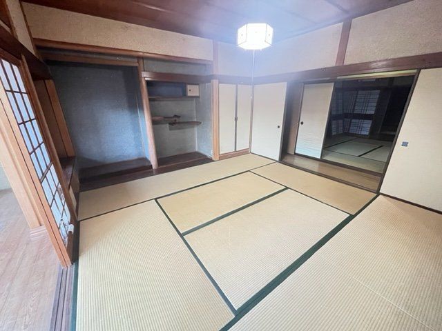 10-Room Traditional House with Large Garden for Sale in Himeji - Thumbnail 3