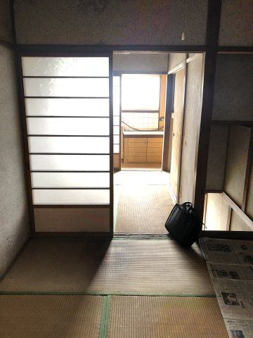 Renovation-Ready 4K Terraced House in Minato Ward, Osaka - Thumbnail 2