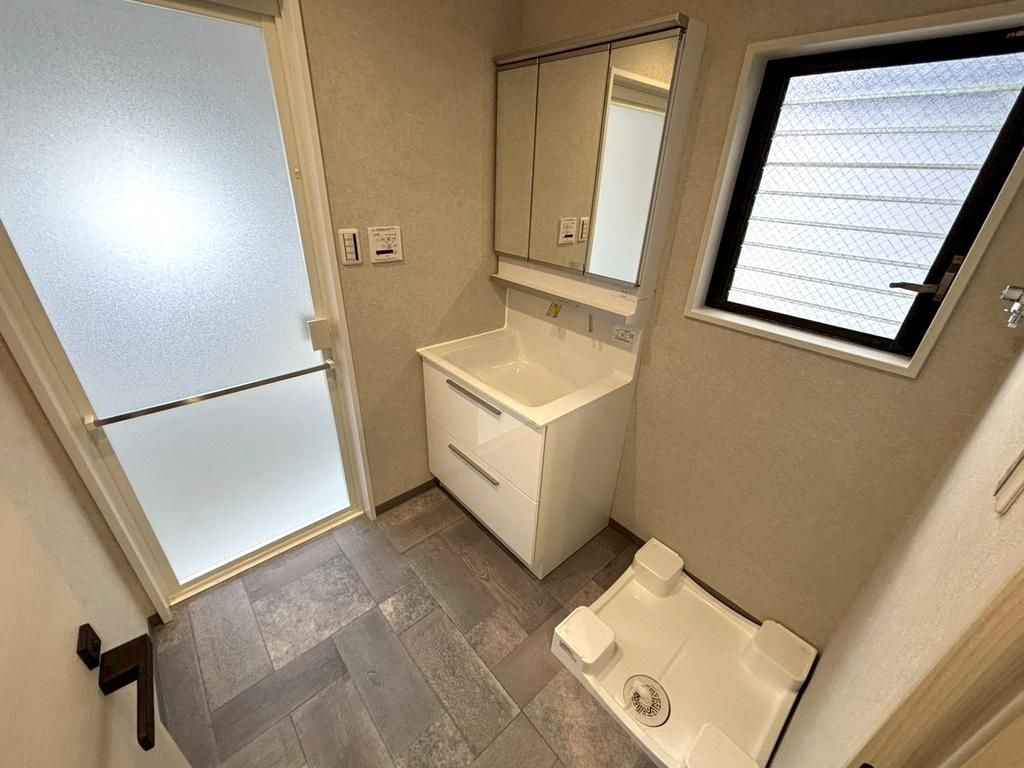 5LDK Renovated Family House in Kobe Nagata Ward | 2480万 Yen - Thumbnail 4