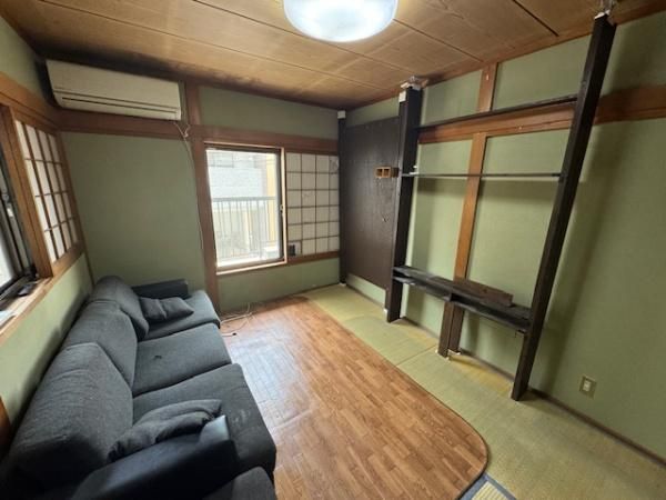 3DK Detached House for Sale in Neyagawa City, Osaka - Thumbnail 2