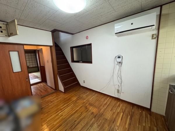 3DK Detached House for Sale in Neyagawa City, Osaka - Thumbnail 4