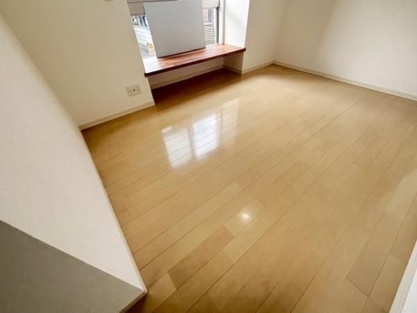 Renovated 4LDK House for Sale in Higashiosaka, Osaka - Thumbnail 2