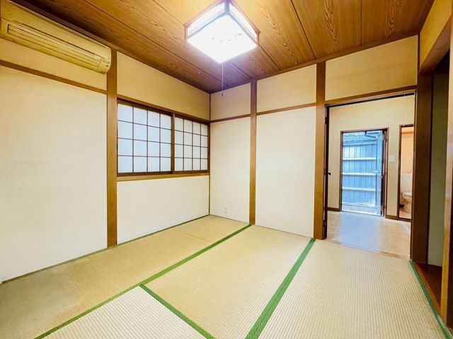 Single-Story 2DK House for Sale in Osaka's Joto Ward - Thumbnail 4