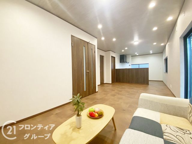 Renovated 3LDK House for Sale near Korien Station, Hirakata - Thumbnail 2