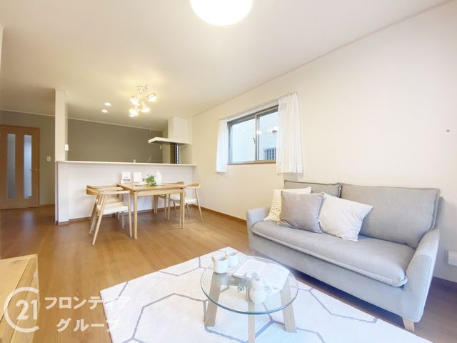4LDK Wooden House for Sale in Hirakata, Osaka | Near Kosanji Station - Thumbnail 3