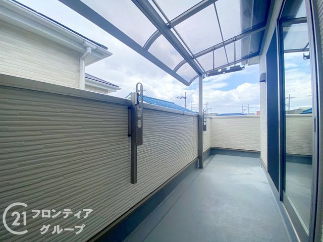 4LDK Wooden House for Sale in Hirakata, Osaka | Near Kosanji Station - Thumbnail 2