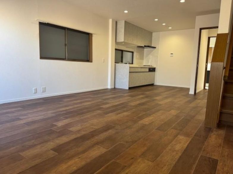 Refurbished 4LDK Steel House for Sale in Osaka's Komagawa - Thumbnail 2