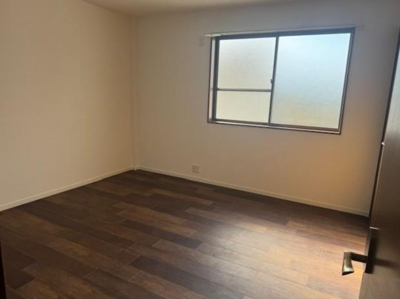 Refurbished 4LDK Steel House for Sale in Osaka's Komagawa - Thumbnail 3