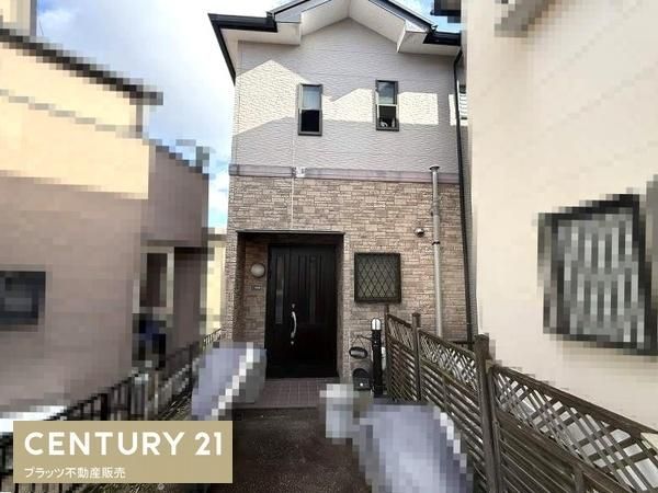 3LDK Wooden House for Sale near Sakurai Station, Minoh - Thumbnail 2