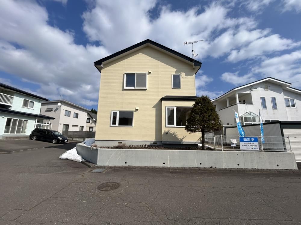 Renovated 3LDK Corner Lot House in Noboribetsu, Hokkaido - Thumbnail 2