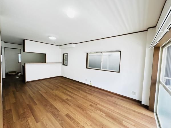 4LDK Steel-Framed House for Sale in Kita Ward, Osaka - Thumbnail 3