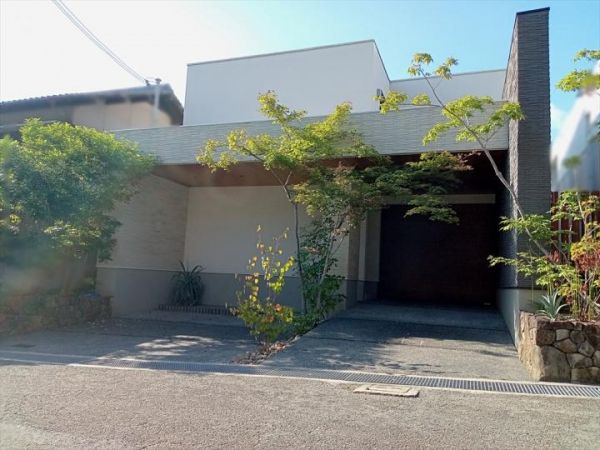 Modern 2SLDK House in Himeji with 99 Tsubo Land - Thumbnail 2