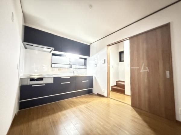 Renovated 3LDK House for Sale in Higashi-Osaka, Near Station - Thumbnail 2