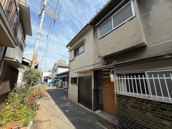2LDK Terrace House for Sale in Joto Ward, Osaka - Thumbnail 2