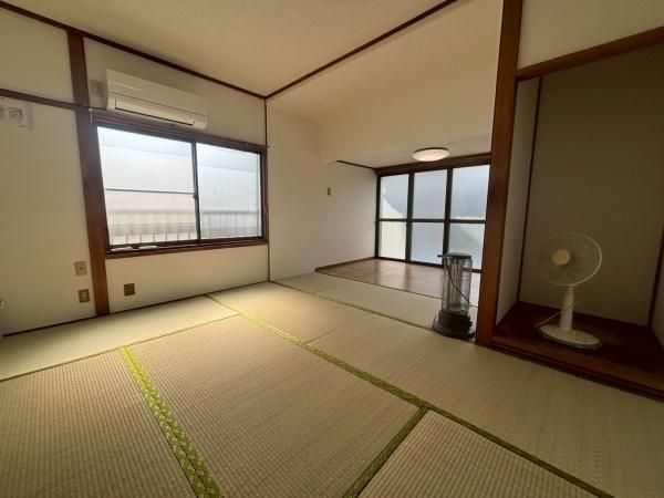 3DK Wooden House for Sale in Ikuno Ward, Osaka - Thumbnail 4