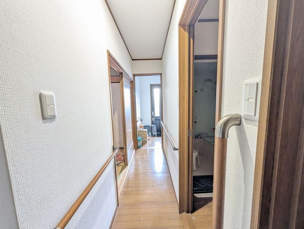 4LDK Two-Family House for Sale in Izumiotsu, Osaka - Thumbnail 3