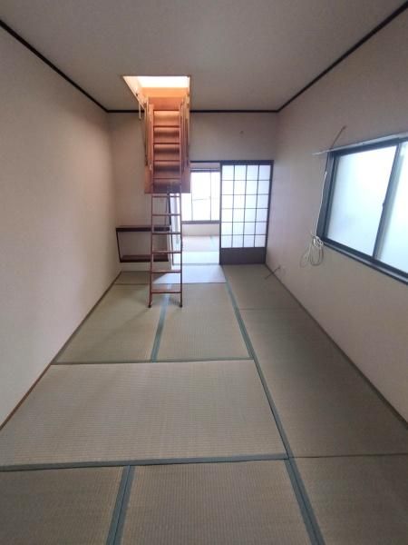 Renovated 2DK Terrace House for Sale in Takaishi, Osaka - Thumbnail 4