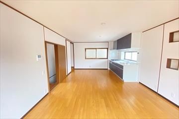 3-Story Wooden House for Sale in Higashiosaka, Osaka - Thumbnail 3