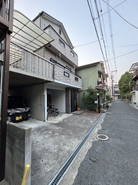 5LDK Family House with 3 Parking Spaces in Neyagawa, Osaka - Thumbnail 2
