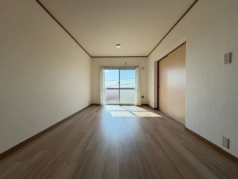 Renovated 3LDK Terrace House for Sale in Ibaraki, Osaka - Thumbnail 2