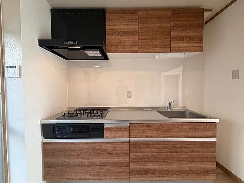 Renovated 3LDK Terrace House for Sale in Ibaraki, Osaka - Thumbnail 3