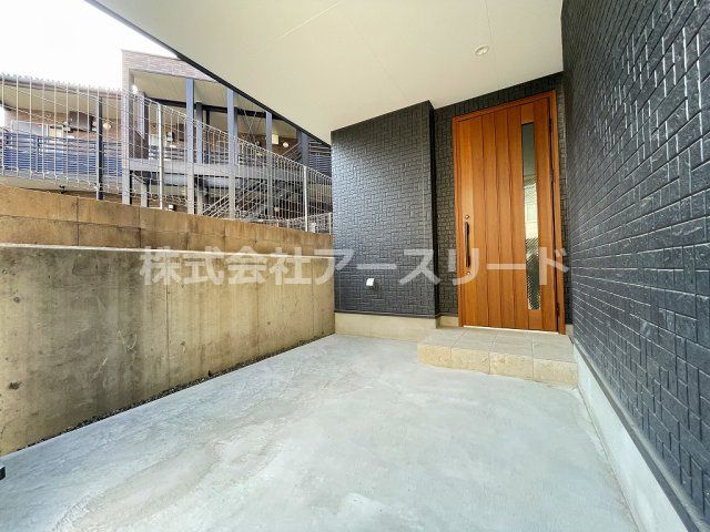 3LDK Modern House for Sale Near Shimoshinjo Station, Osaka - Thumbnail 2