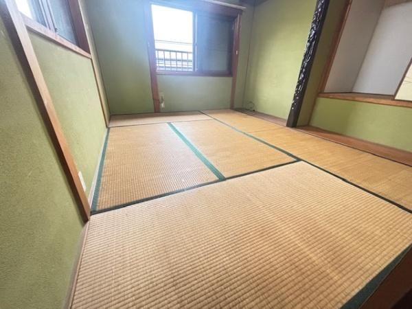 3DK Detached House with Garage Near Shijonawate Station, Daito - Thumbnail 2