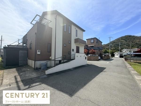 Modern 3SLDK House for Sale in Himeji, Hyogo - Thumbnail 2