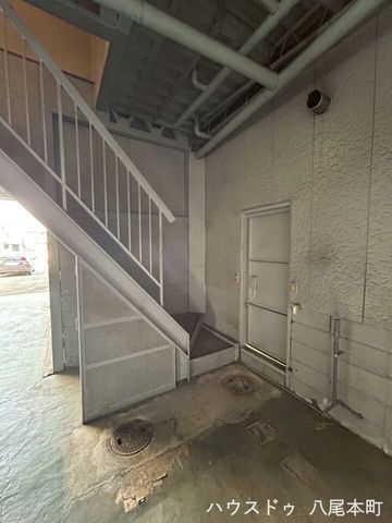 2LDK House with Warehouse in Yao City, Osaka - Thumbnail 2