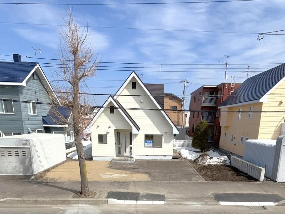 Renovated 3LDK House with 4-Car Parking Near Enino Station, Eniwa - Thumbnail 3