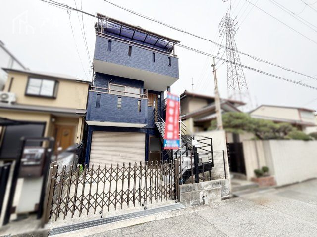 Renovated 5DK House with 3-Car Garage near Sanda Station, Amagasaki - Thumbnail 3