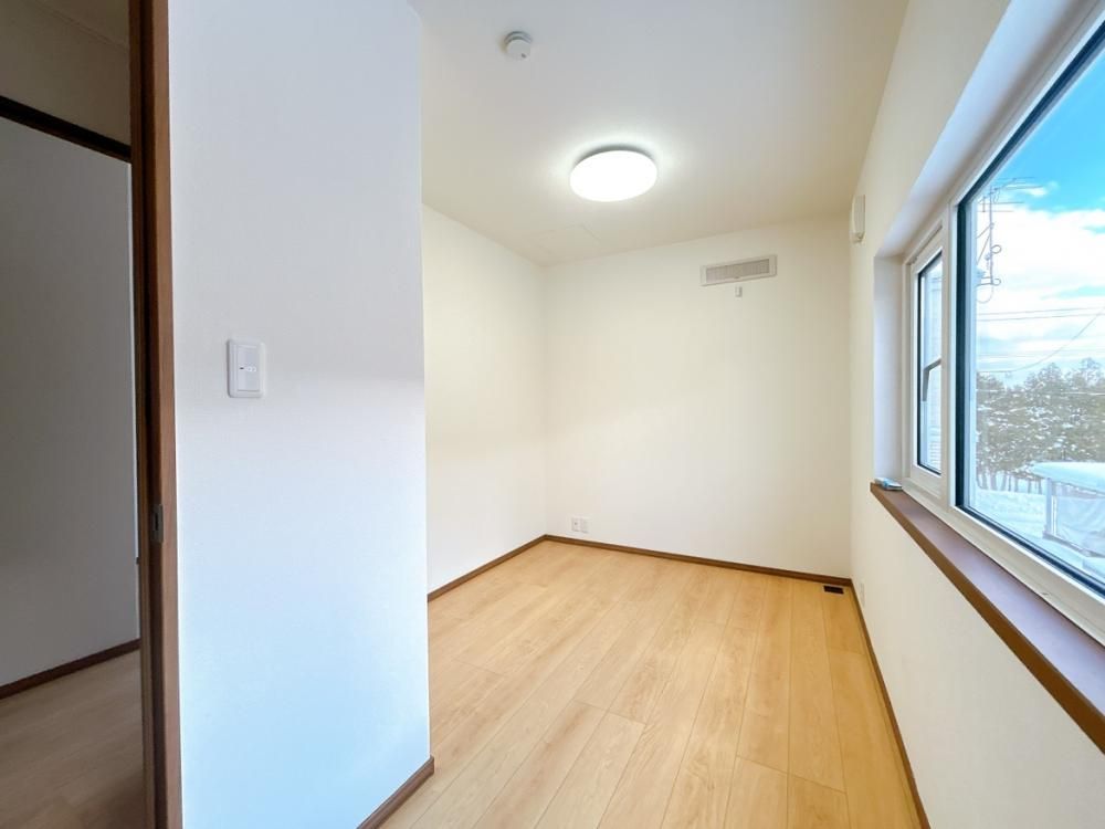 Renovated 4LDK House in Kitahiroshima, Hokkaido with Garden - Thumbnail 3