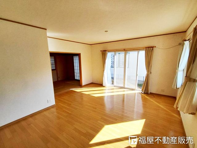 4LDK Family Home in Himeji with South-Facing Rooms & Parking - Thumbnail 2