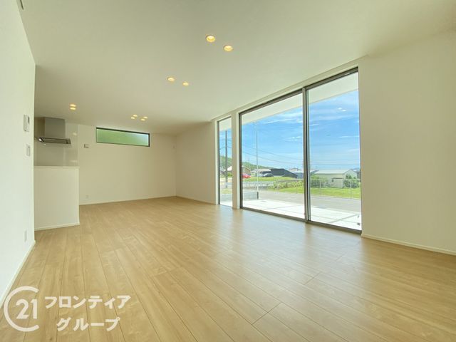 New 3LDK House in Himeji with Modern Kitchen & Parking - Thumbnail 2