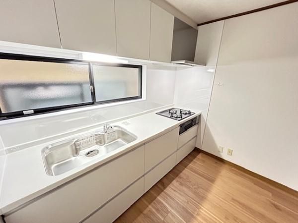 Renovated 5LDK House for Sale in Hirakata, Osaka - Thumbnail 4