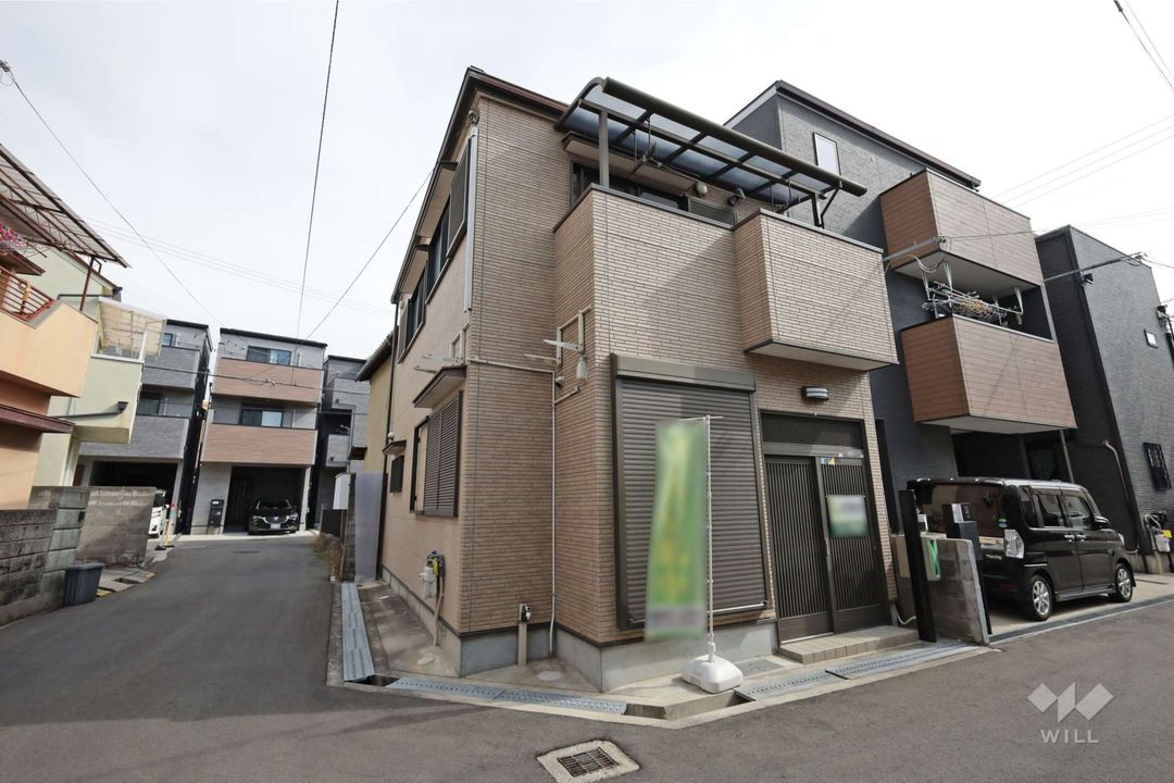 2LDK Corner House for Sale in Ikeda, Osaka - Near Ishibashi Station - Thumbnail 2