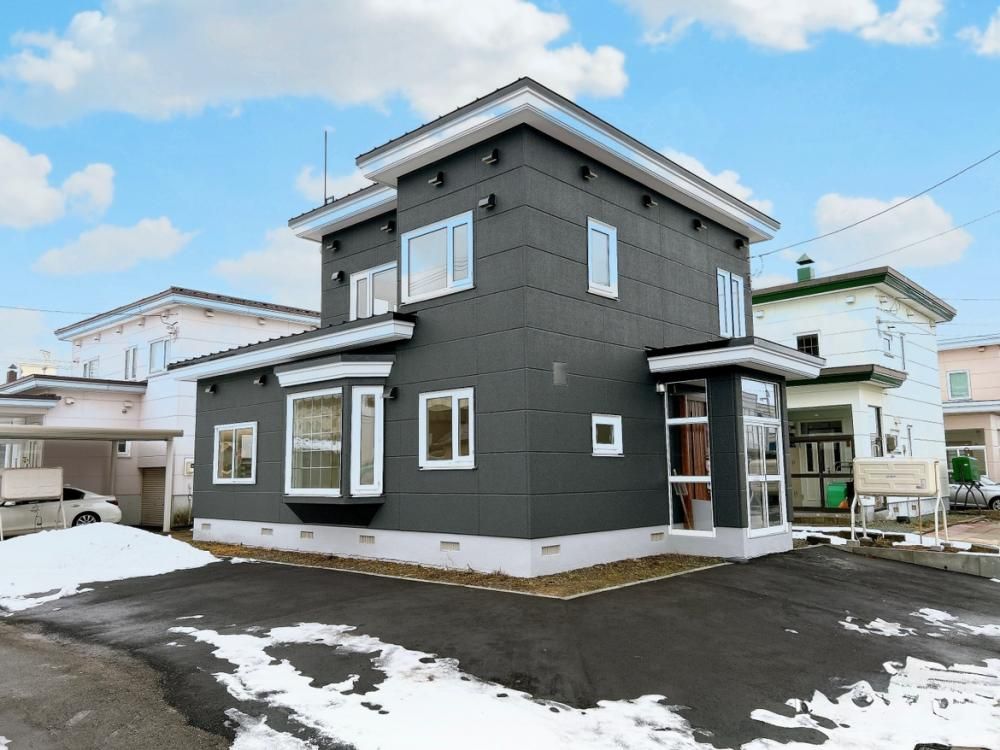 Renovated 4LDK House in Iwamizawa, Hokkaido with 3 Parking Spaces - Thumbnail 2