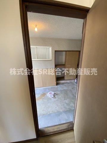 Renovated 3DK House in Higashiosaka, Osaka - Corner Lot with Garage - Thumbnail 4