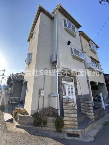Renovated 3DK House in Higashiosaka, Osaka - Corner Lot with Garage - Thumbnail 2