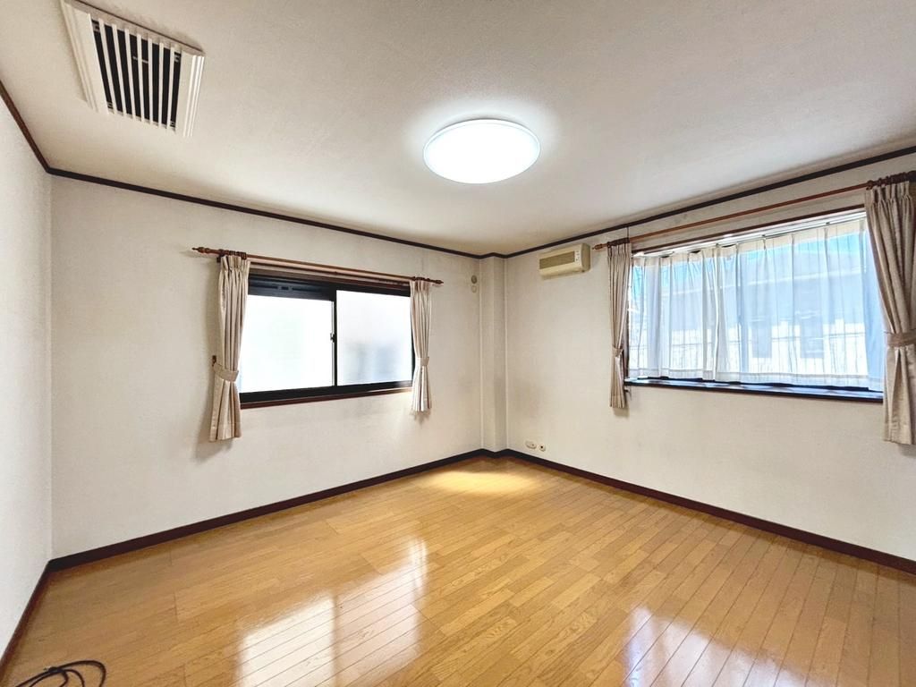 Spacious 4DK Steel-Frame House for Sale in Sakai, Osaka - Thumbnail 4