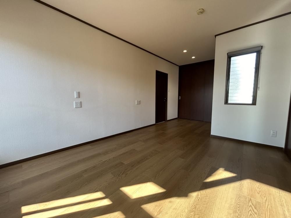 Renovated 5LDK House for Sale in Ikeda, Osaka - Thumbnail 4