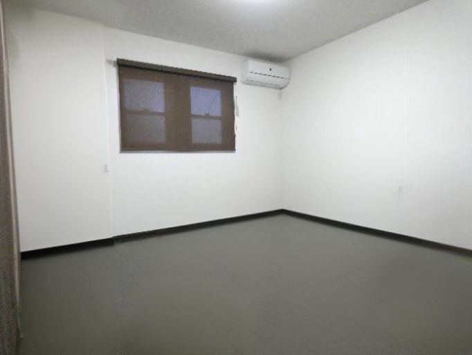 Modern 4LDK House with Solar Power Near Shindayama Station, Izumi - Thumbnail 3