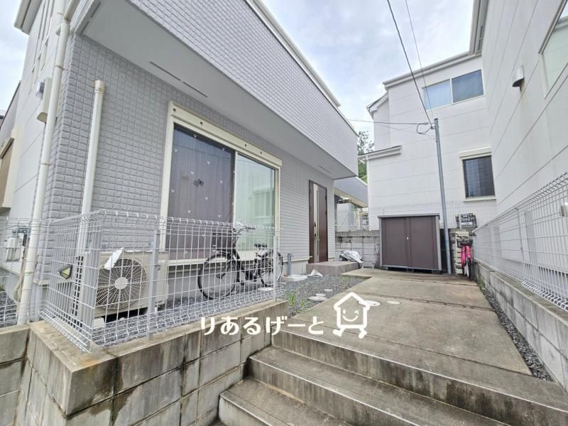 4LDK Modern House for Sale in Higashiosaka, Osaka - Thumbnail 2